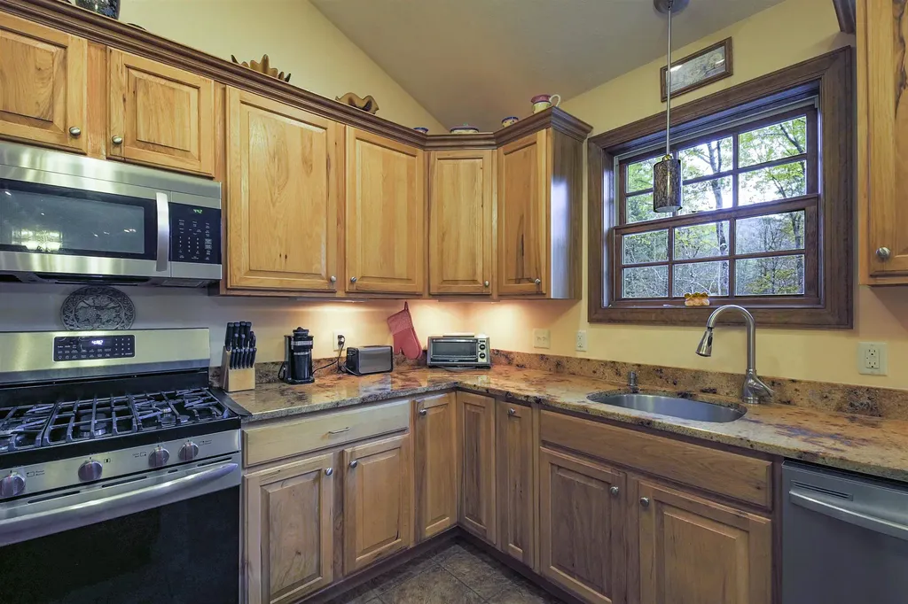 96 Bryant Mill Road Tamworth NH 03886