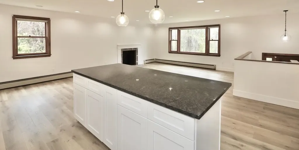 534 Main Street Sandown NH 03873