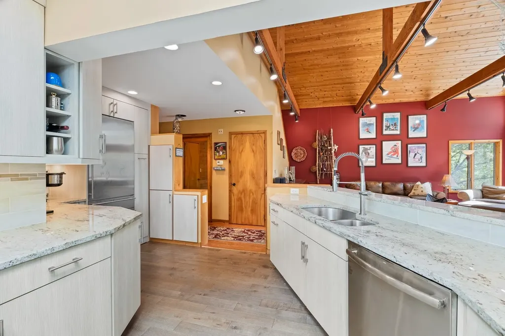 19 Roundtree Road Winhall VT 05340