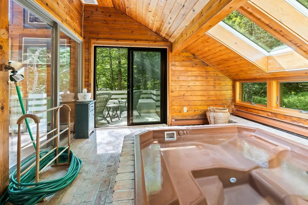 19 Roundtree Road Winhall VT 05340