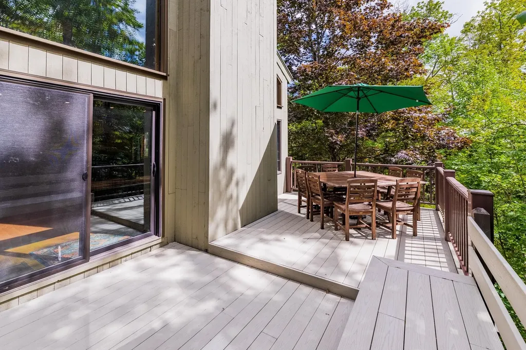 19 Roundtree Road Winhall VT 05340