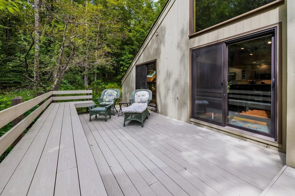 19 Roundtree Road Winhall VT 05340