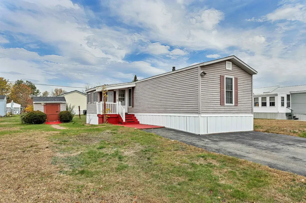 22 Trade Wind Lane Rochester NH 03867