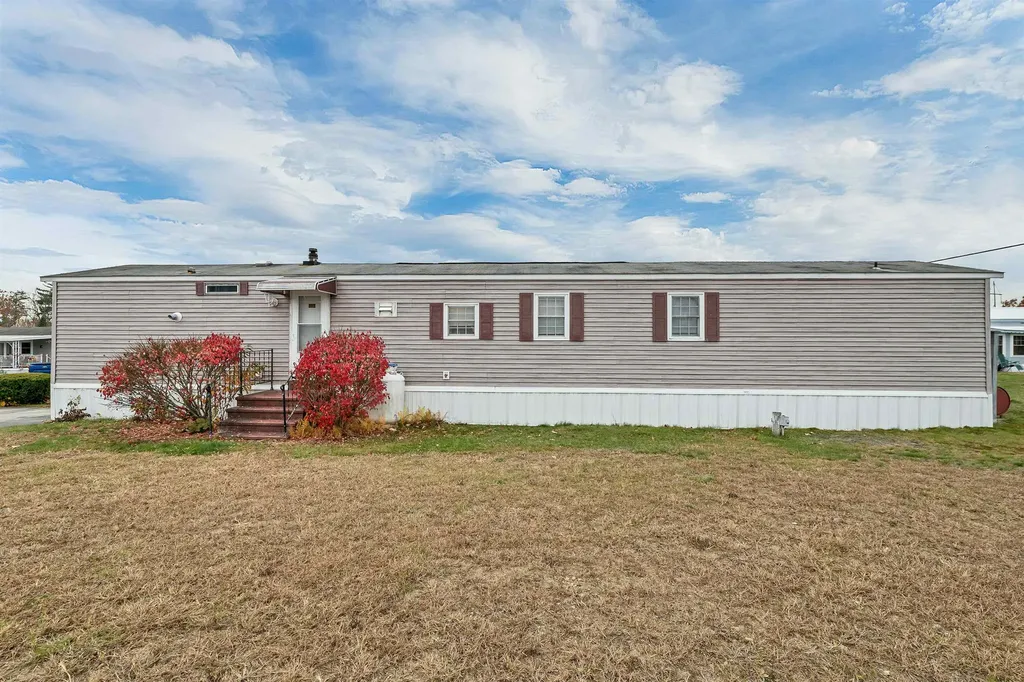 22 Trade Wind Lane Rochester NH 03867