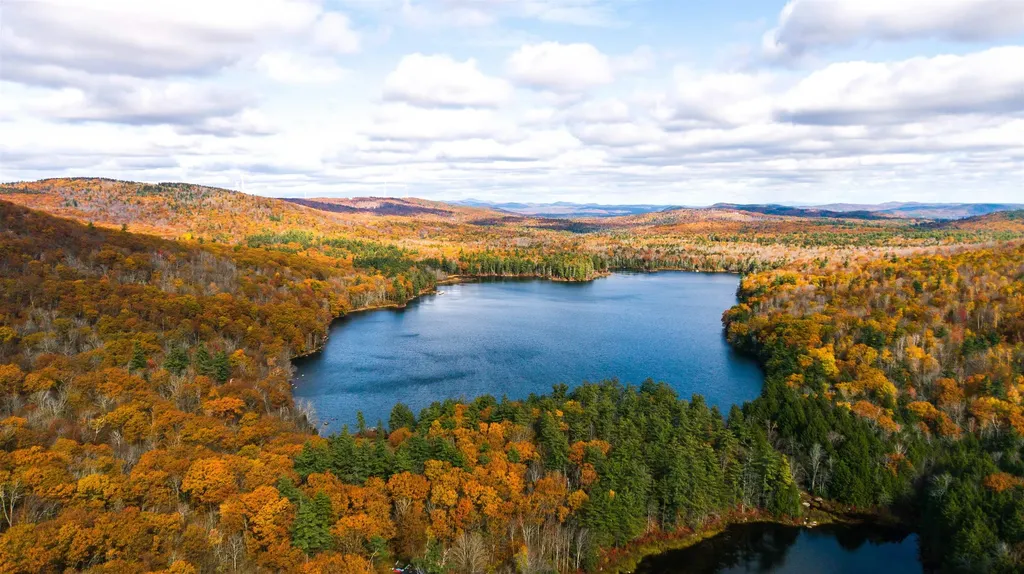 000 Willard Pond Road Hancock NH 03449