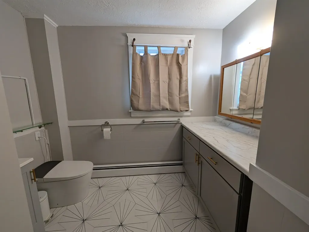 52 Mammoth Road Manchester NH 03109