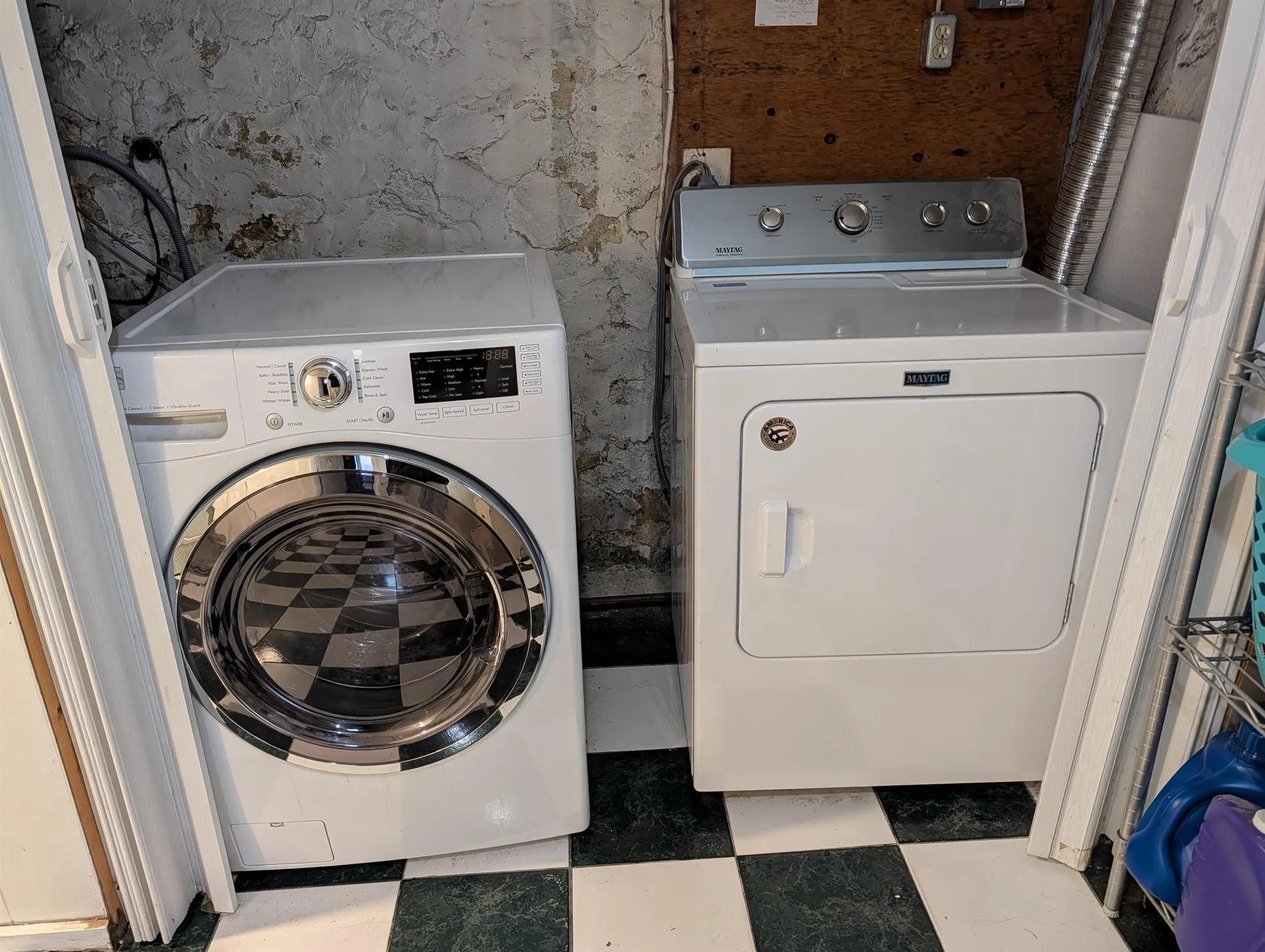 52 Mammoth Road Manchester NH 03109