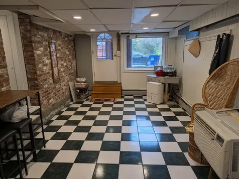 52 Mammoth Road Manchester NH 03109