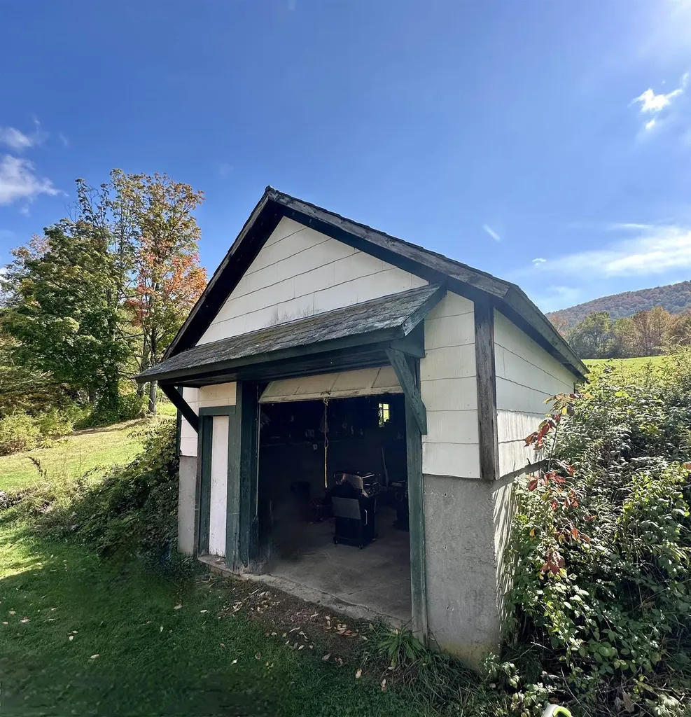 130 Clark Road Rupert VT 05776