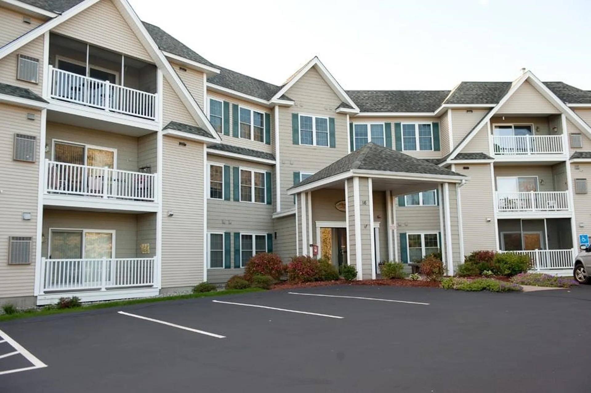 Milford NH, 16 James Street, Unit 304