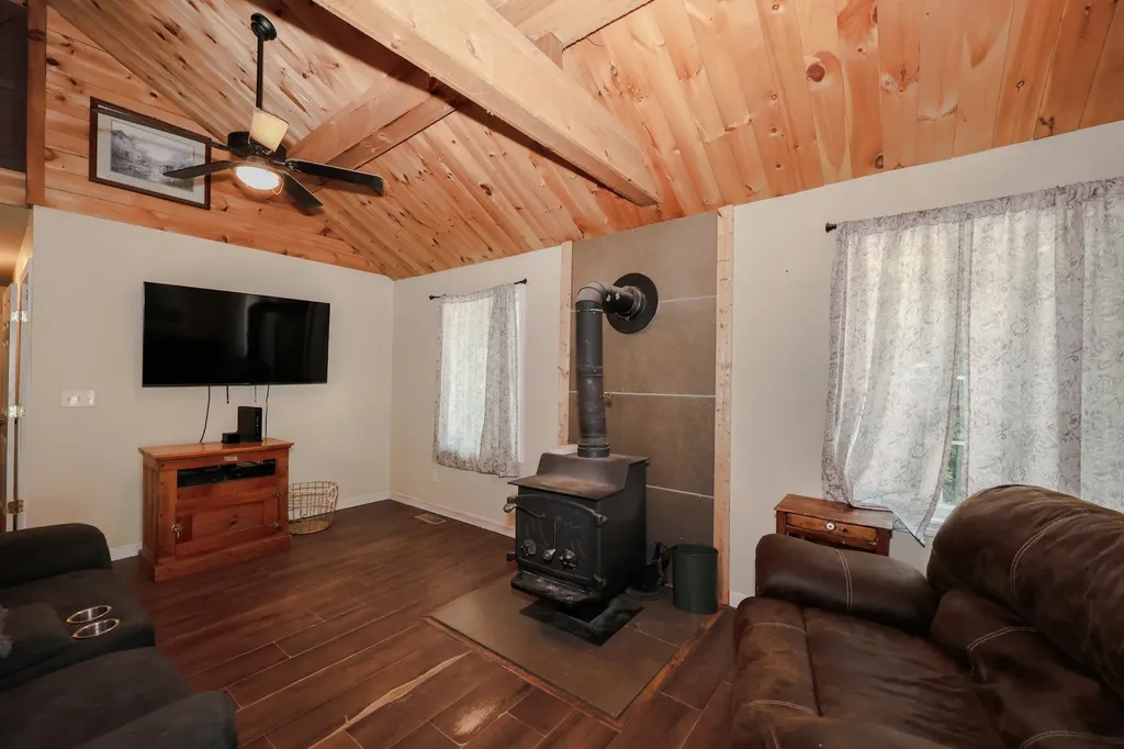 50 Pine Glen Road Hillsborough NH 03244