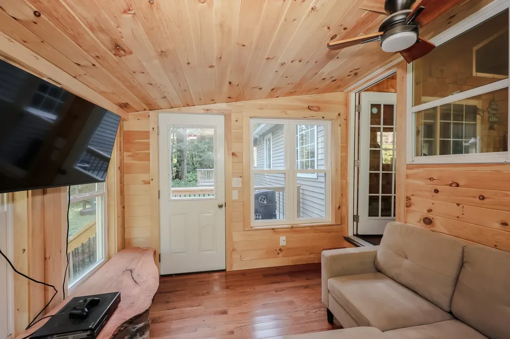 50 Pine Glen Road Hillsborough NH 03244