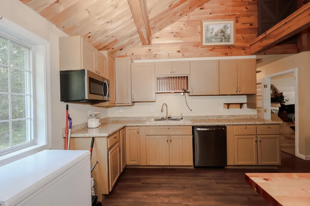 50 Pine Glen Road Hillsborough NH 03244