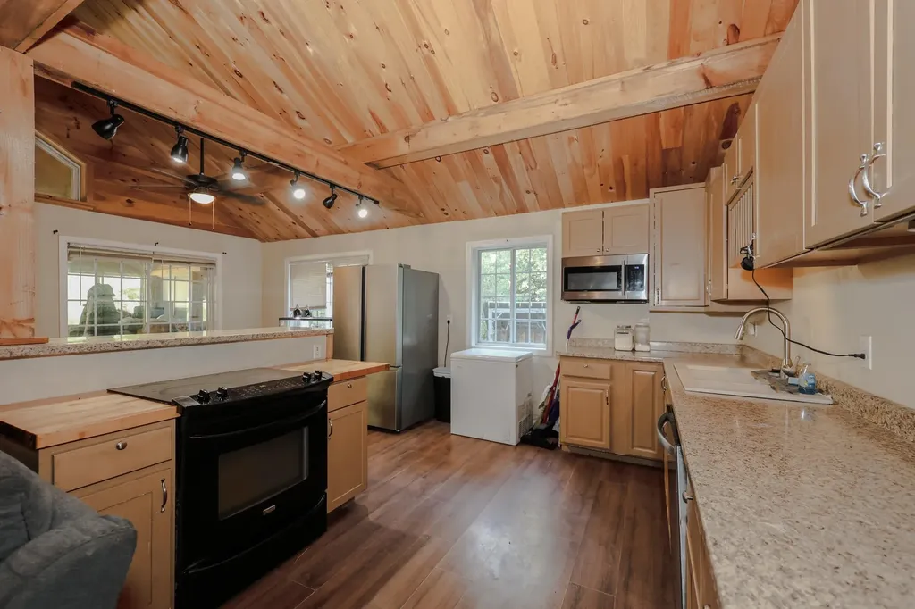 50 Pine Glen Road Hillsborough NH 03244