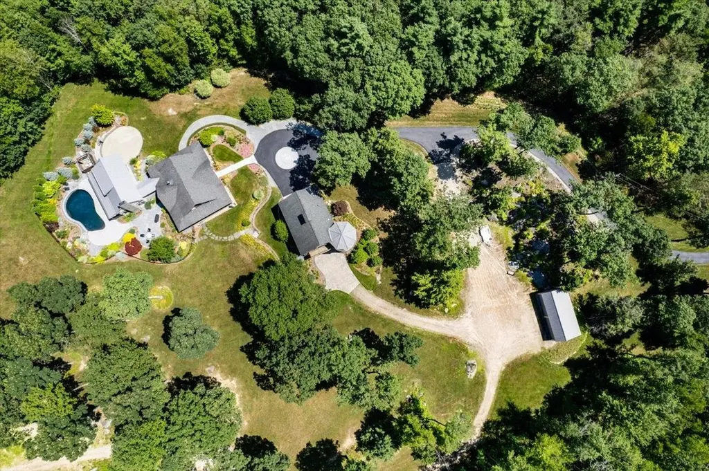 849 River Road Weare NH 03281