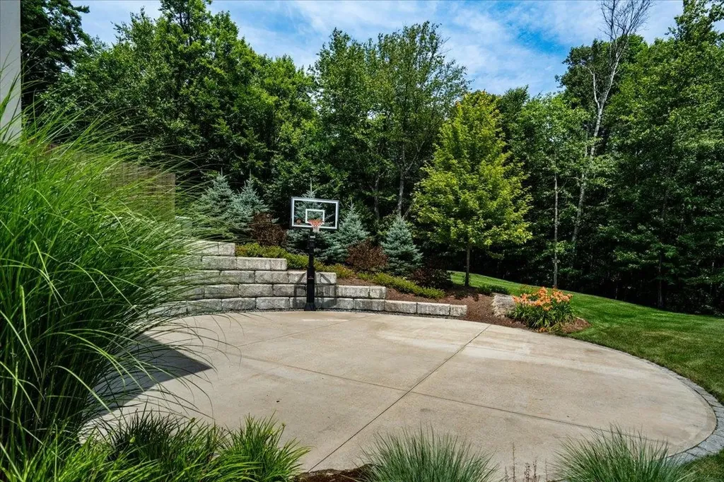 849 River Road Weare NH 03281