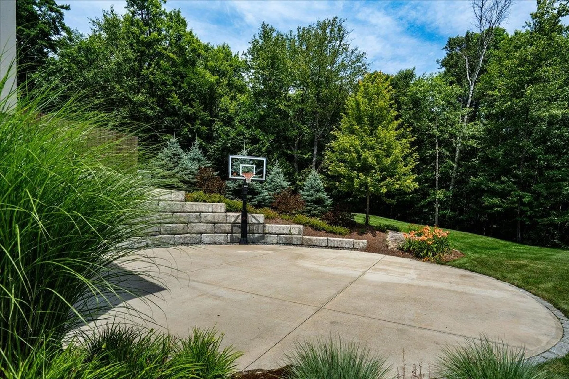 849 River Road Weare NH 03281