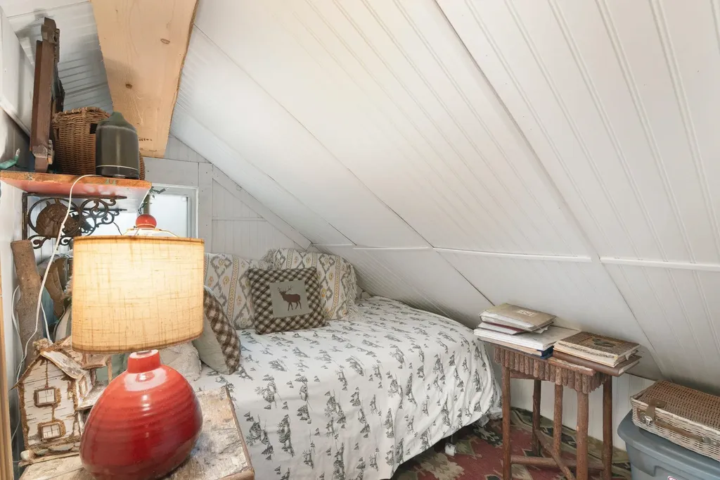 12 Cross Street Newfane VT 05345