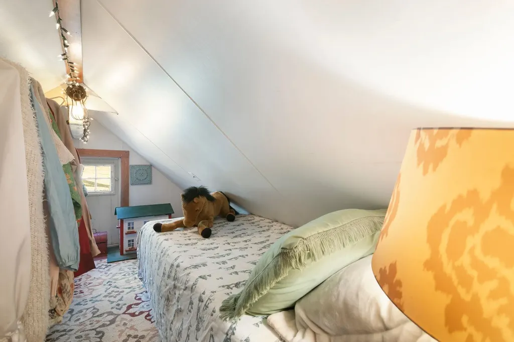 12 Cross Street Newfane VT 05345