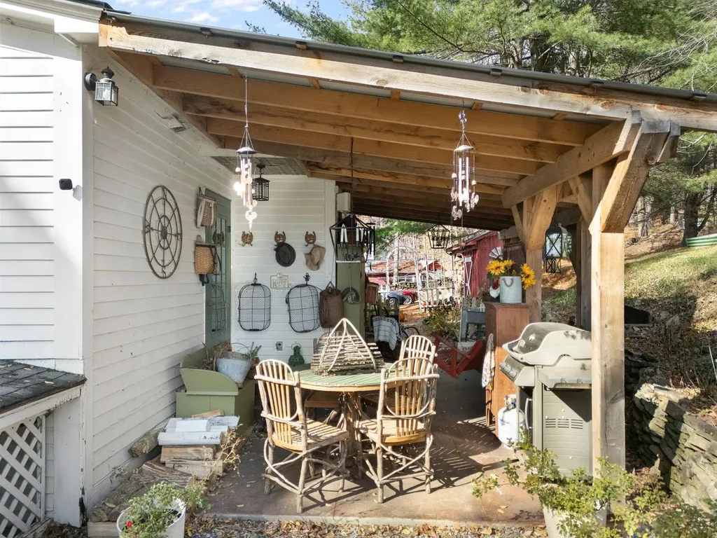 12 Cross Street Newfane VT 05345