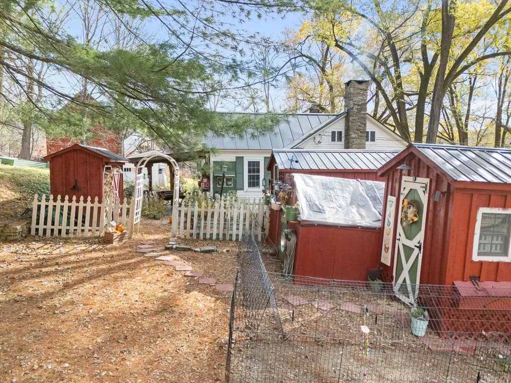 12 Cross Street Newfane VT 05345