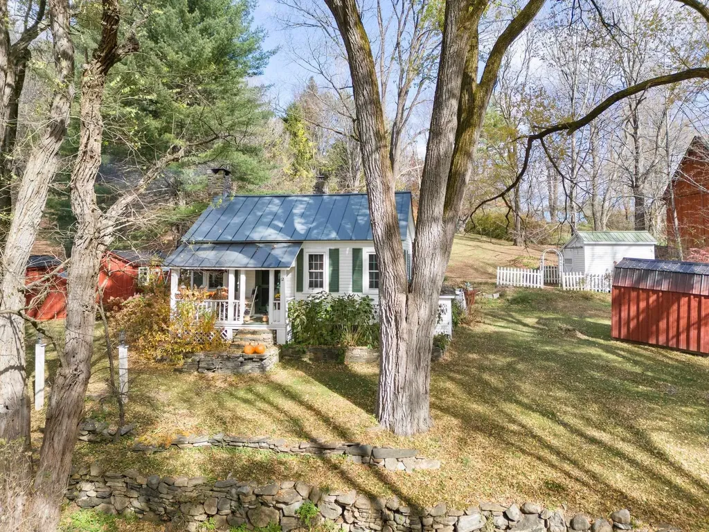 12 Cross Street Newfane VT 05345