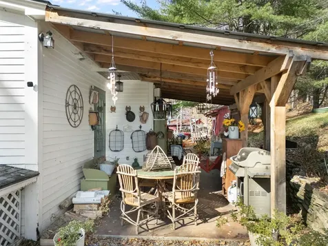 12 Cross Street Newfane VT 05345