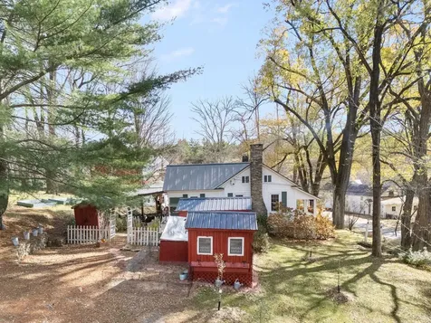 12 Cross Street Newfane VT 05345