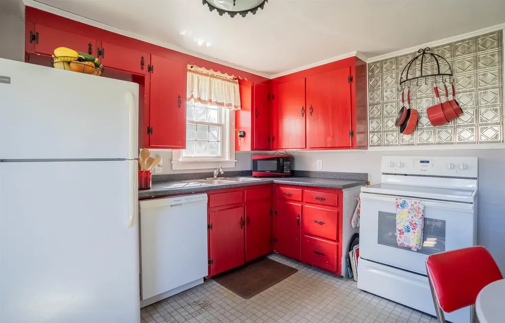 1 1/2 Bartlett Street Allenstown NH 03275