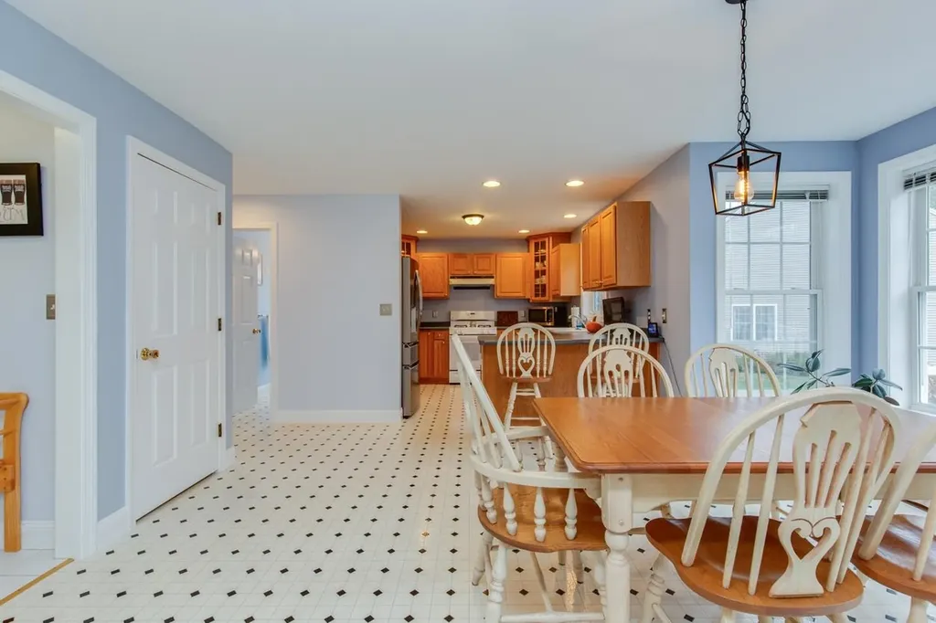 29 Hawk Drive Salem NH 03079