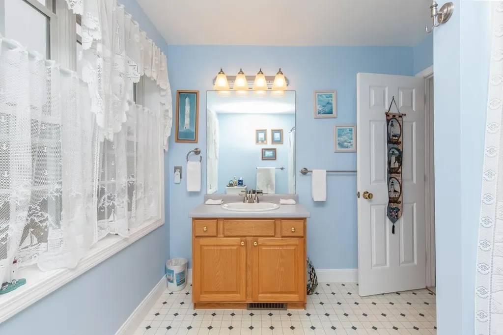 29 Hawk Drive Salem NH 03079