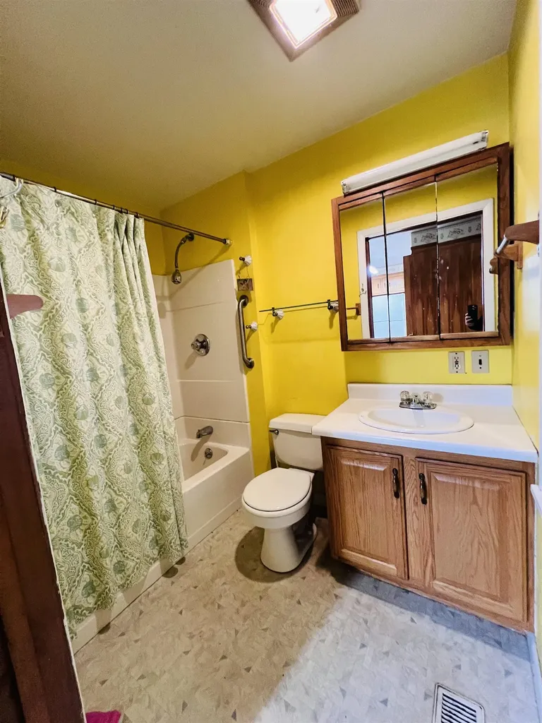 69 York Street Lyndon VT 05851