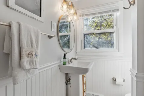 11 Bordeaux Street Nashua NH 03060