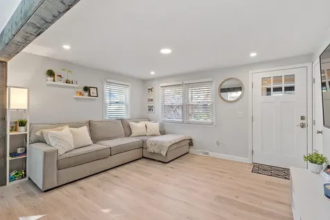 11 Bordeaux Street Nashua NH 03060