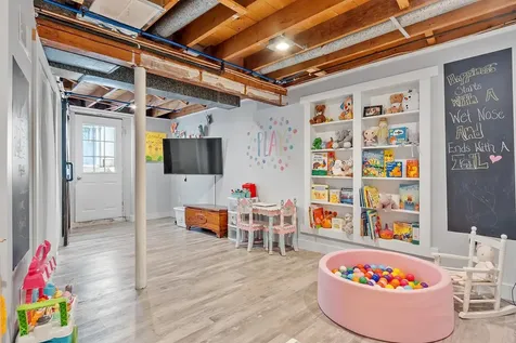 11 Bordeaux Street Nashua NH 03060