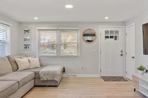 11 Bordeaux Street Nashua NH 03060