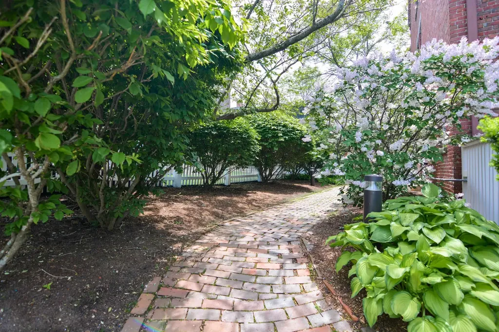 125 W. Merrimack Street Manchester NH 03101