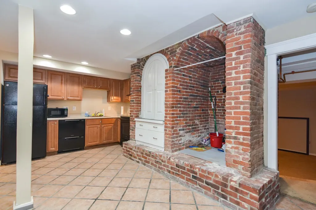 125 W. Merrimack Street Manchester NH 03101