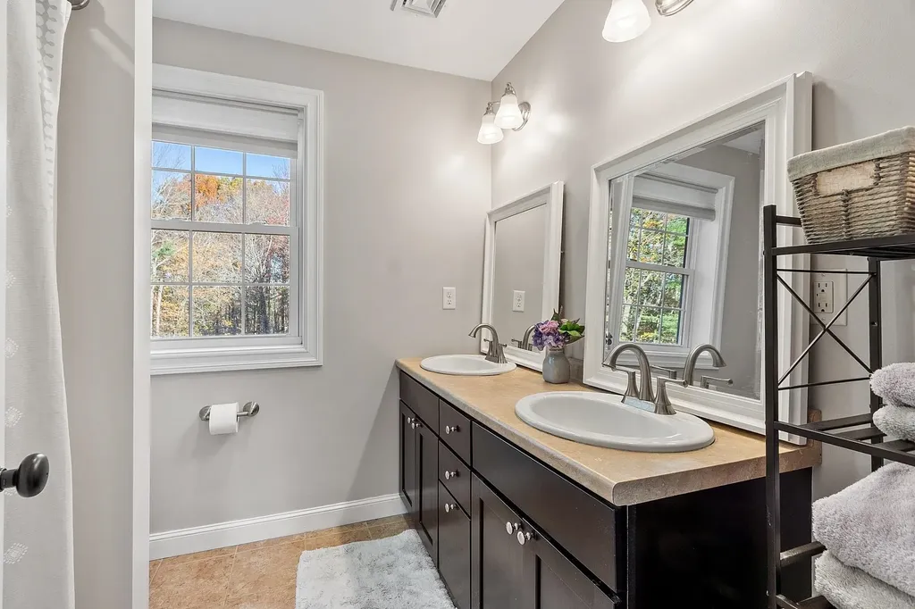 92 Ridgecrest Drive Greenland NH 03840