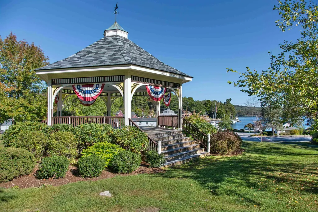 14 Lake Avenue Sunapee NH 03782