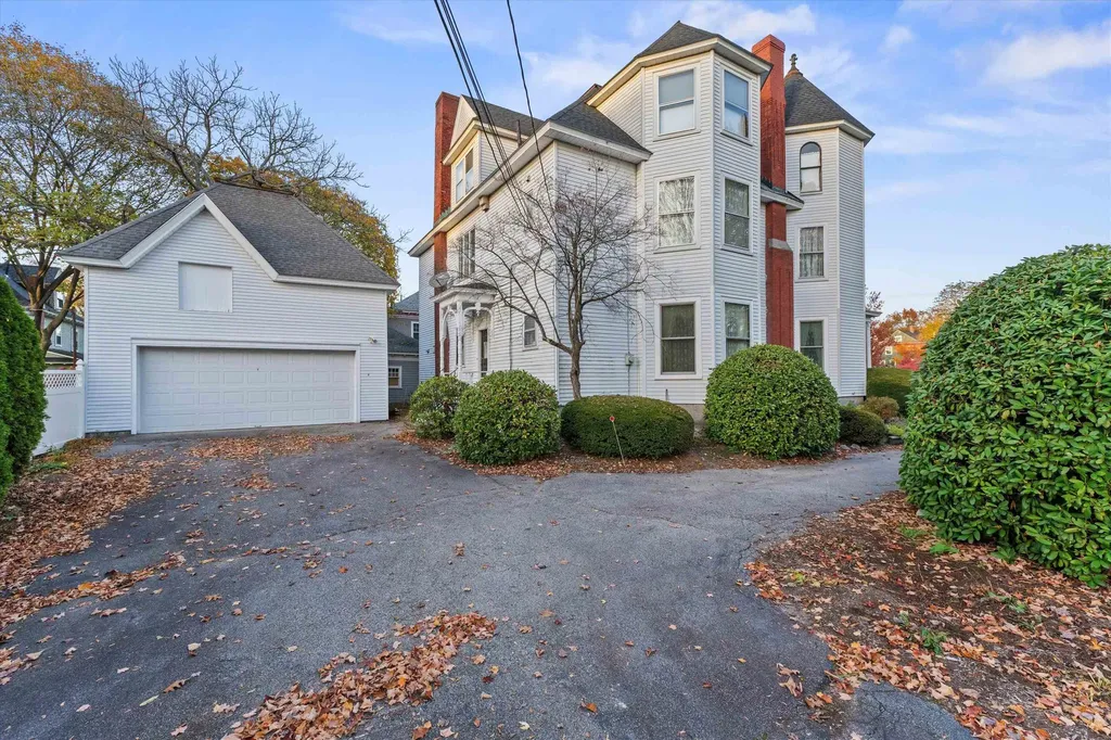 2108 Elm Street Manchester NH 03104