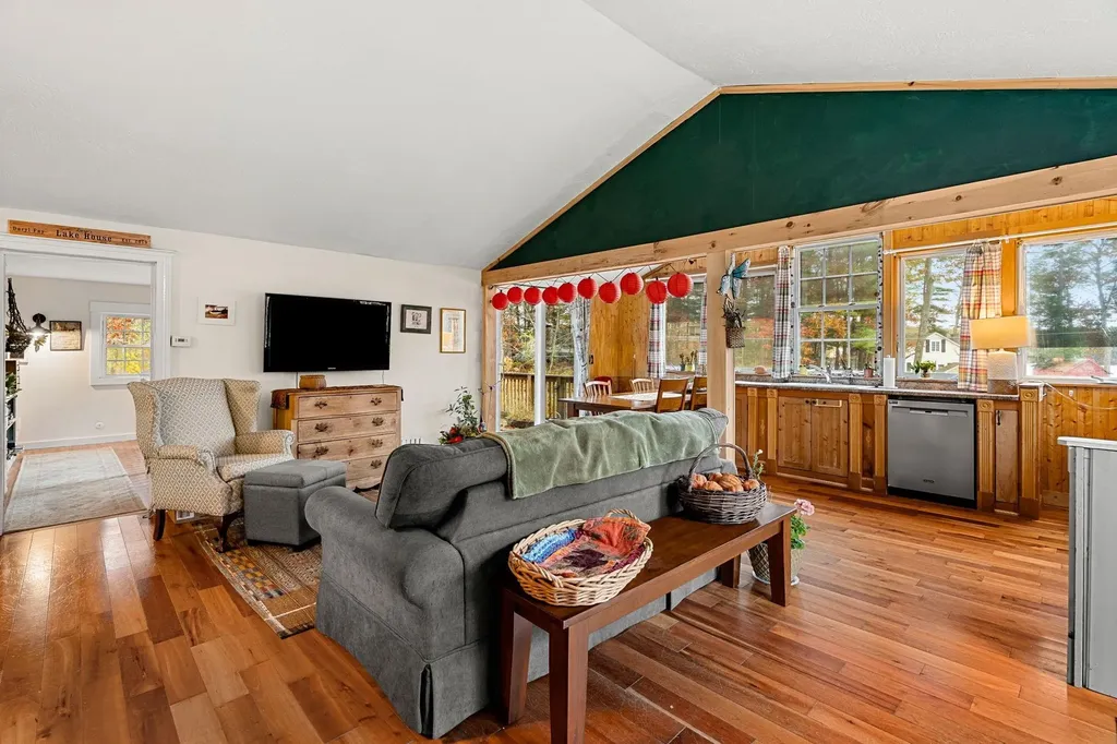 31 North Shore Road Sandown NH 03873