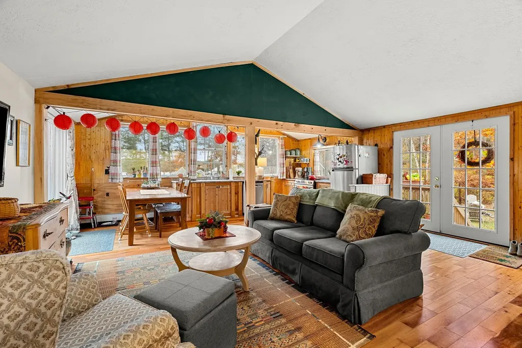 31 North Shore Road Sandown NH 03873