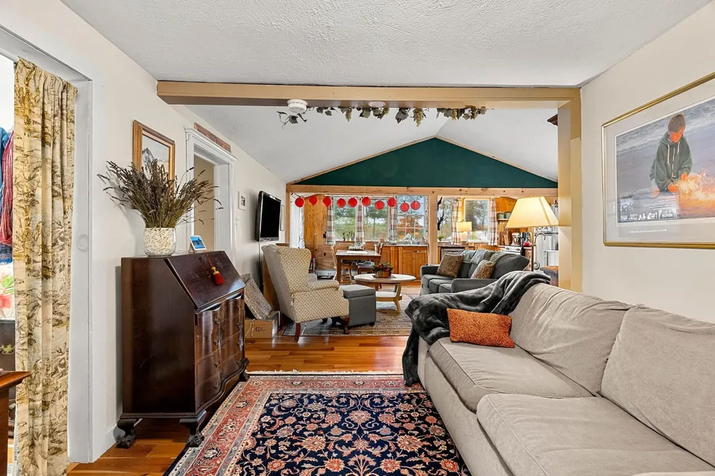 31 North Shore Road Sandown NH 03873