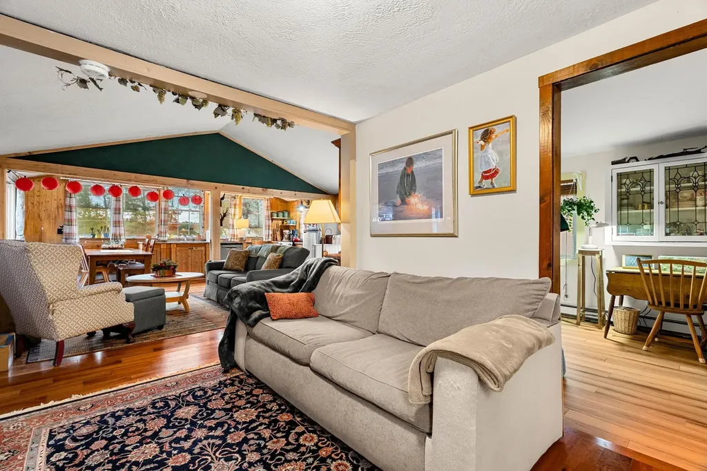 31 North Shore Road Sandown NH 03873