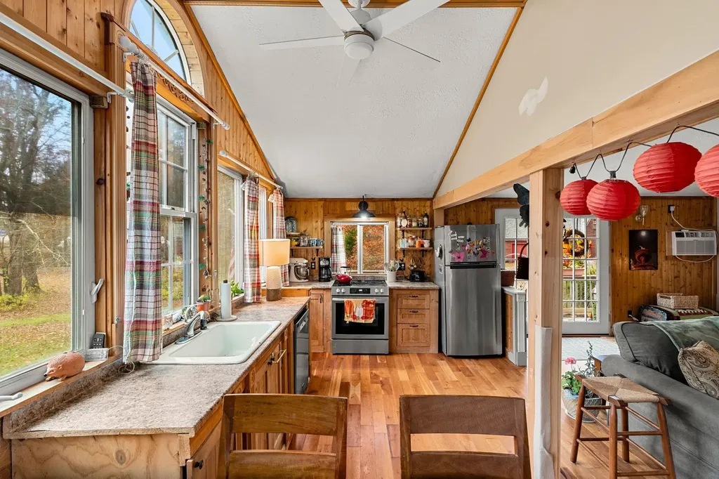 31 North Shore Road Sandown NH 03873