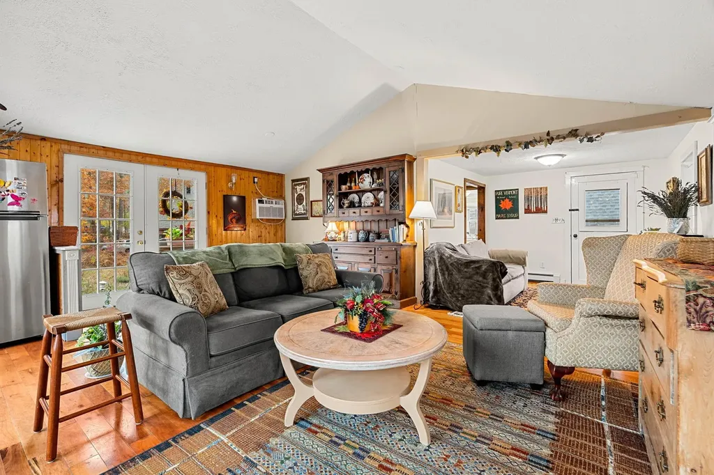 31 North Shore Road Sandown NH 03873