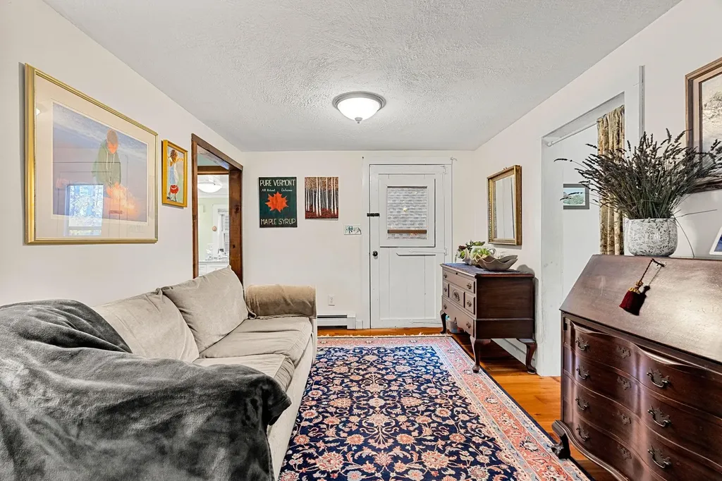 31 North Shore Road Sandown NH 03873