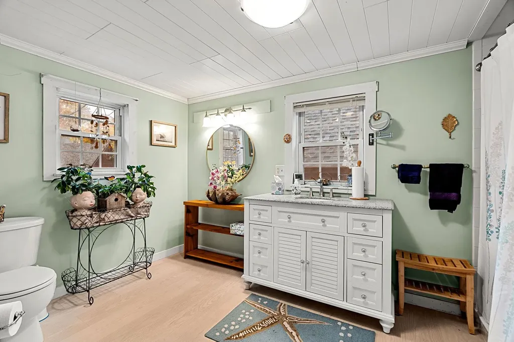 31 North Shore Road Sandown NH 03873