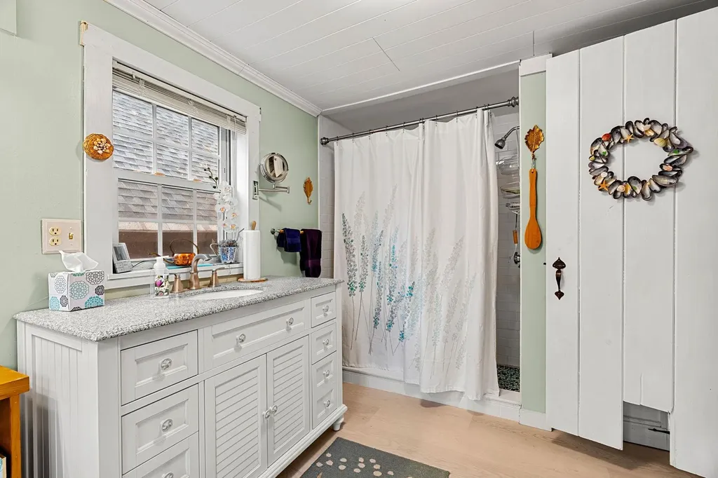 31 North Shore Road Sandown NH 03873